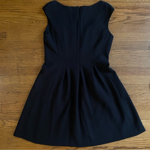 Nine West Elegant Black Sleeveless Pleated Mini Dress with Pockets - Picture 5 of 10